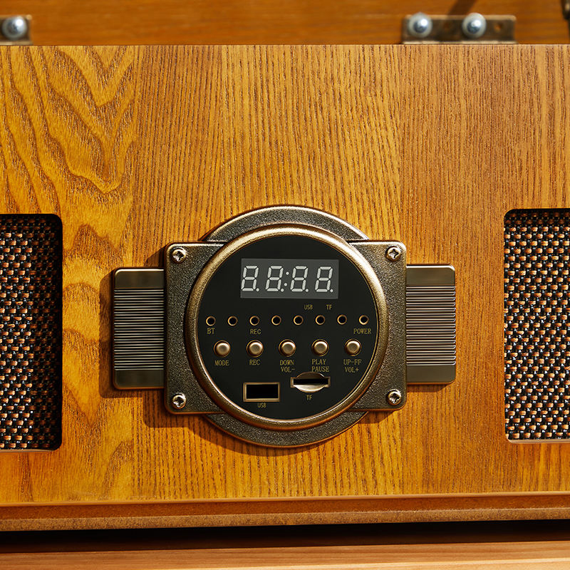 Деревянный музыкальный центр с проигрывателем винила, кассетой и радио