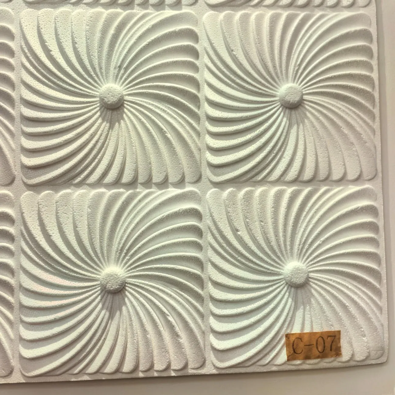 Потолочные плиты из пенополистирола белые