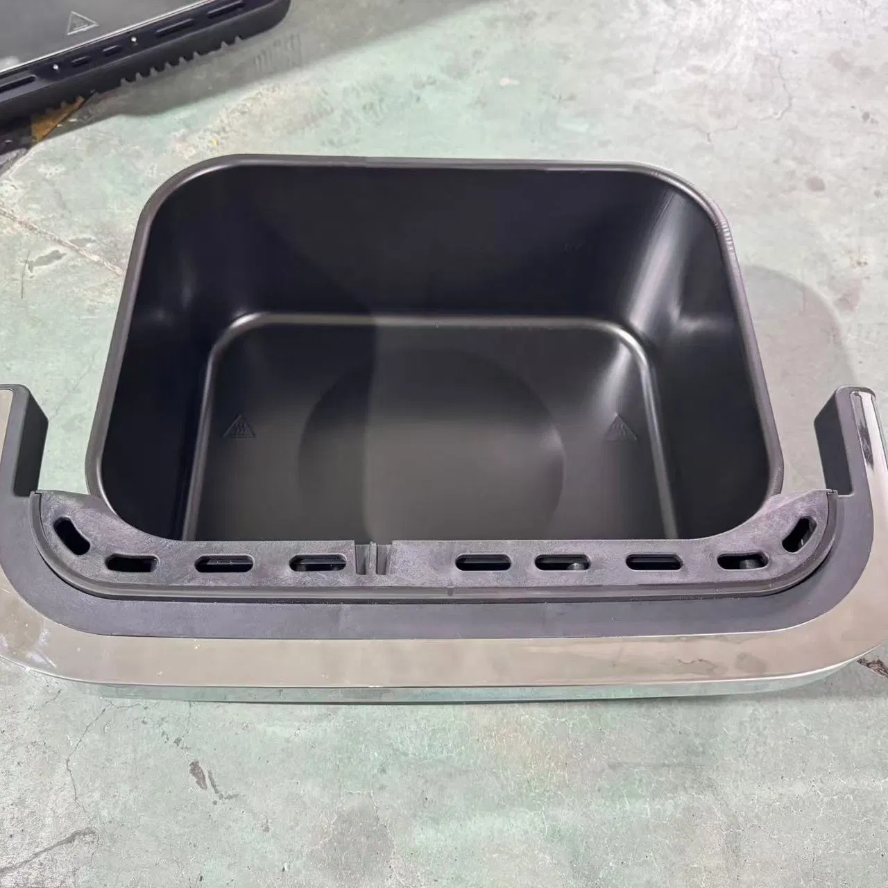 Large Capacity, Non-Stick Basket, Adjustable Temperature Control for Healthy Low-Fat Home Kitchen Cooking Oil-Free Smart Air Fryer