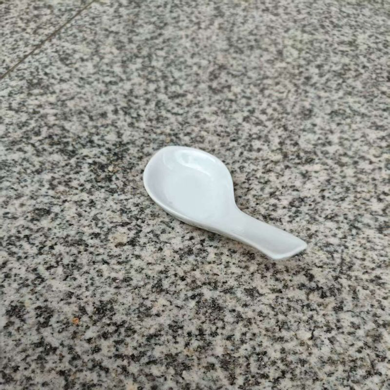 Wholesale Cheap Price Reusable Simple White Serving Ceramic Soup Spoon
