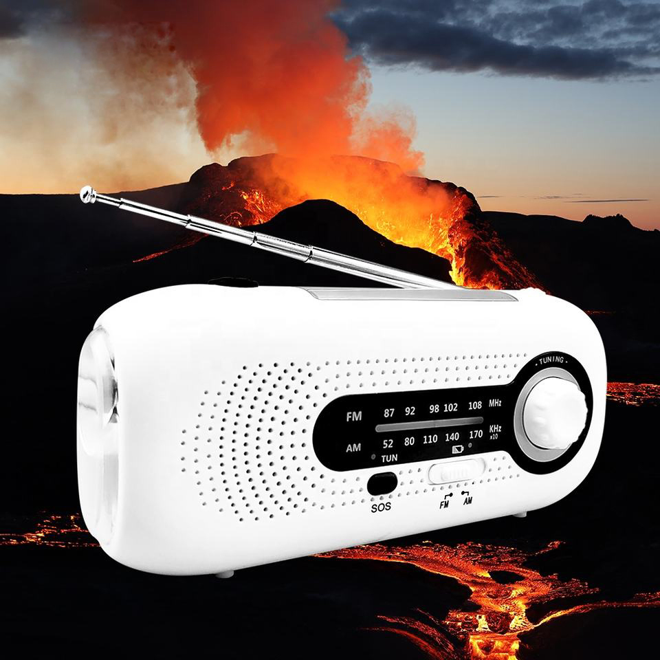 Аварийное радио с ручной зарядкой, солнечной панелью и фонариком
