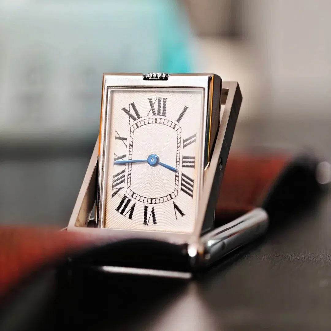 Novel and Creative Reversible Watch with Vintage Style Leather Strap