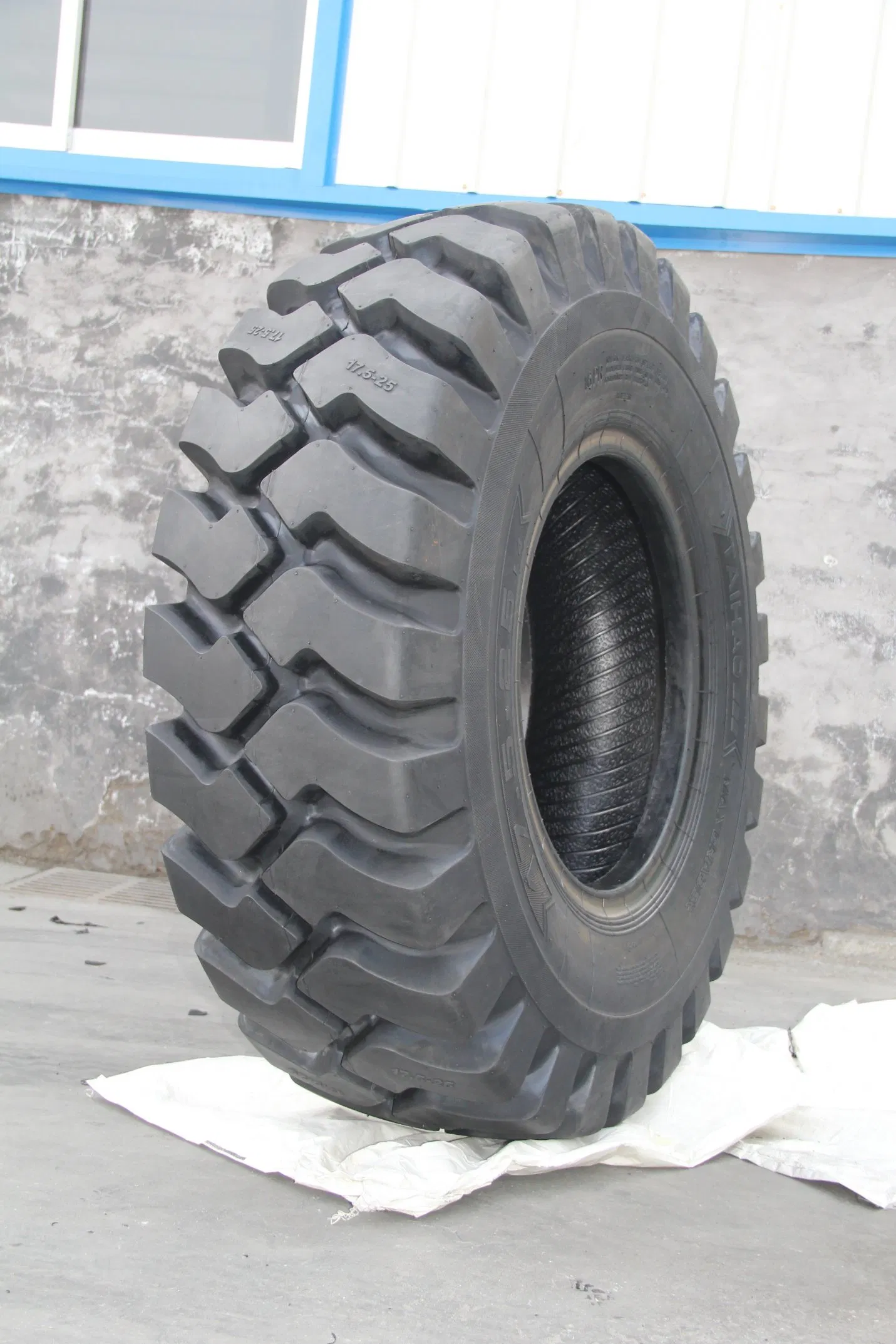 OTR Tire 17.5-25 Nylon