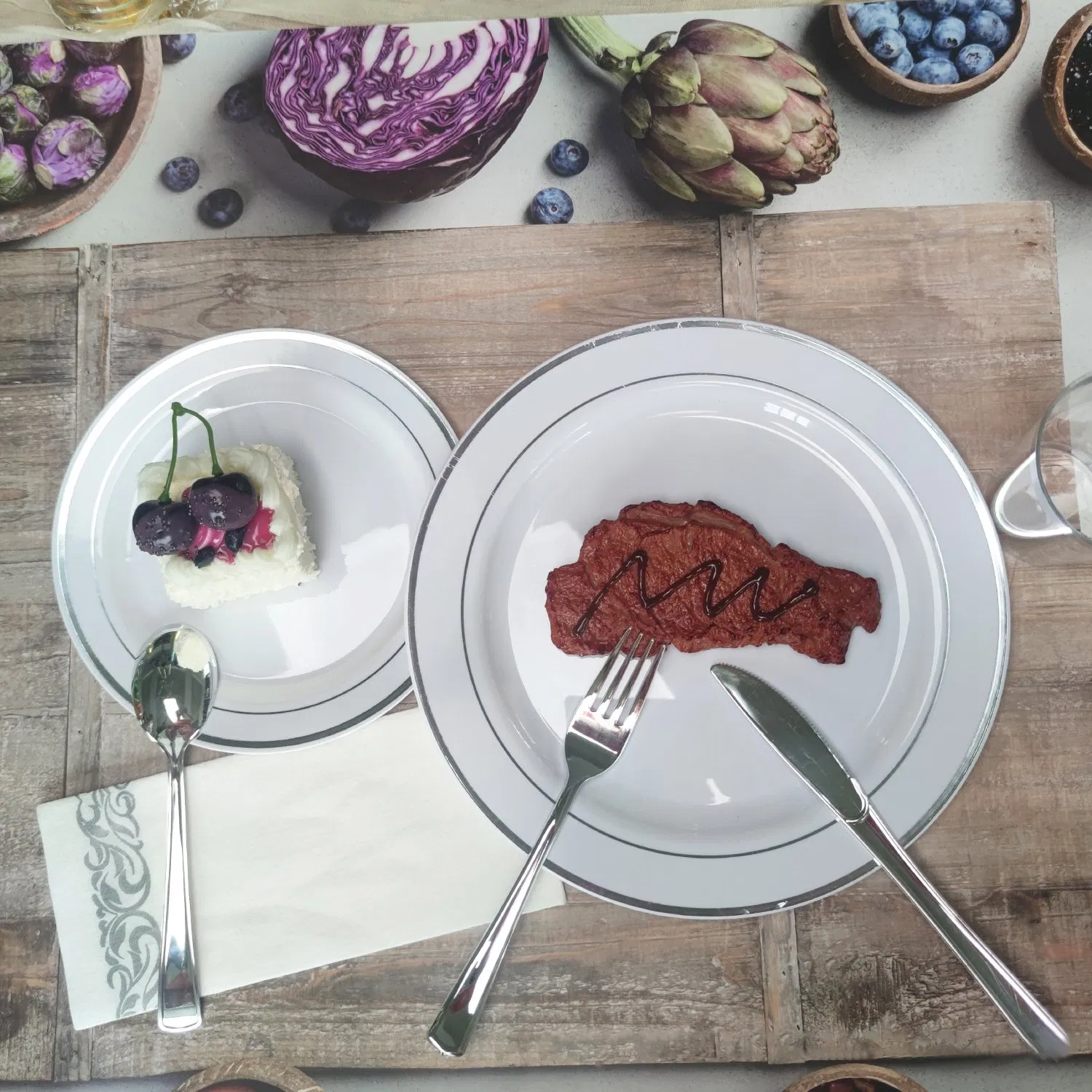 Золотые пластиковые тарелки одноразовые для мероприятий