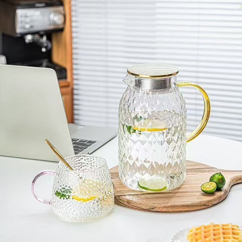 High Quality and Low Price Borosilicate Hammer Pattern Water Bottle