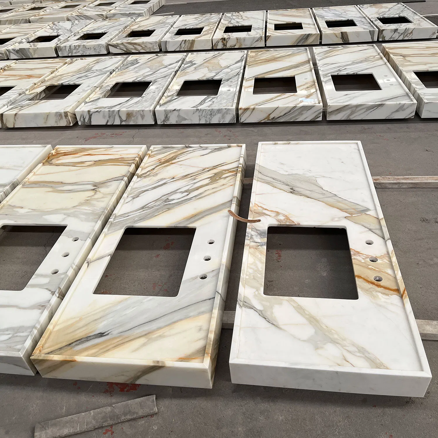 Chinese Factory Wholesale Modern Bathroom Cabinet Marble Calacatta Customized Vanity Top Design