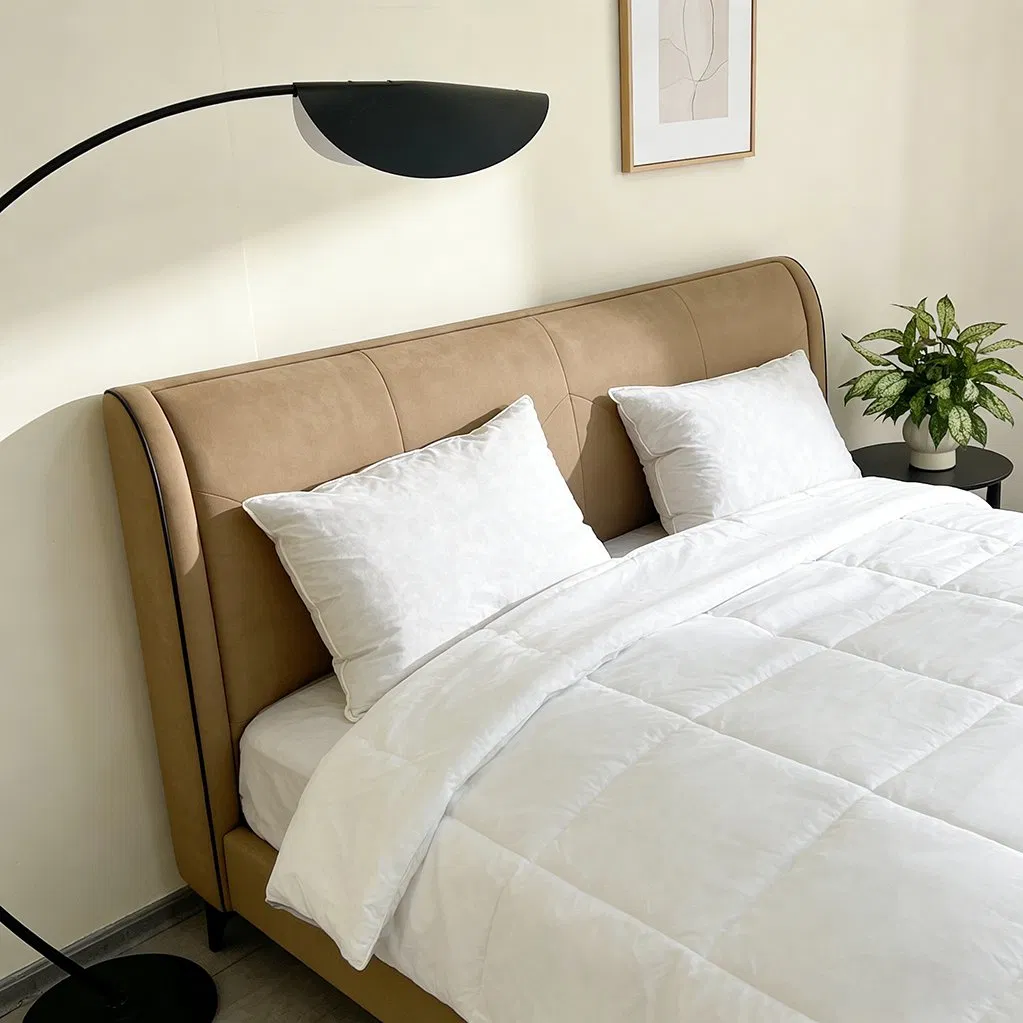 Bedding Quilt Polyester Cotton Soft Lightweight Warm Quilts Comforter White