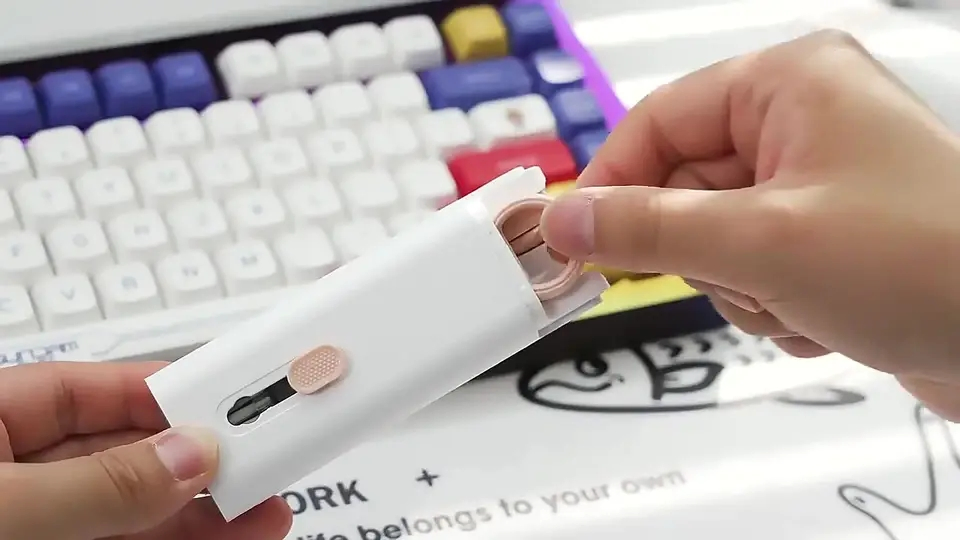 Набор щеток для чистки ноутбука и наушников 7 в 1