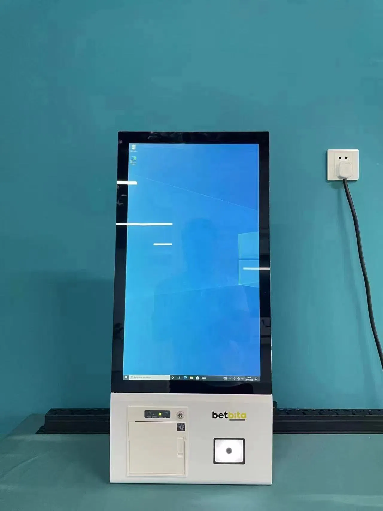 Информационный киоск 21.5 дюйма с сенсорным экраном