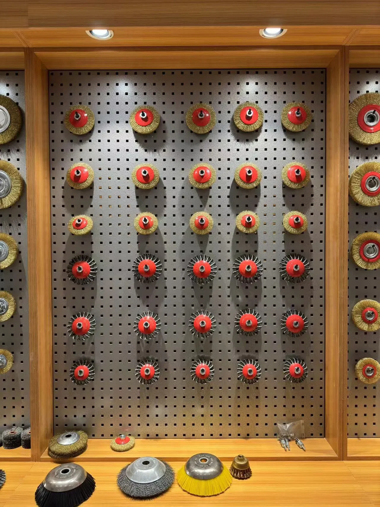 High-Performance Circular Brushes for Rapid Shipping and Quality Assurance