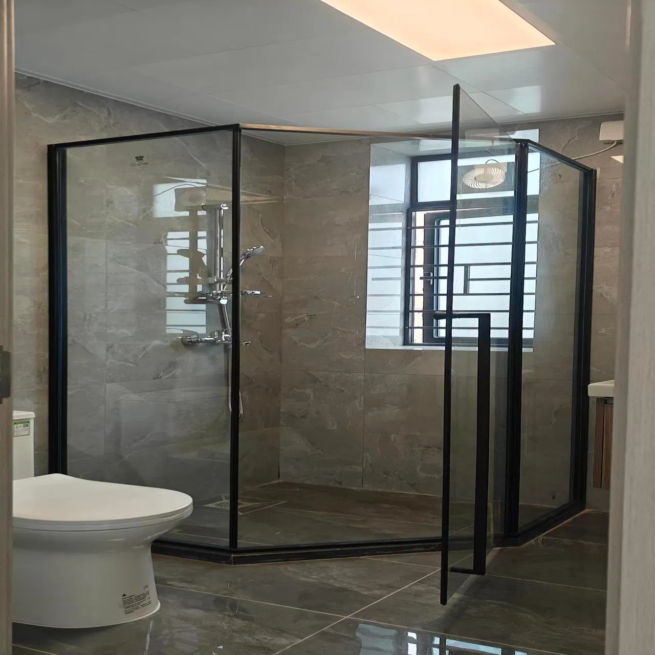 17. High Clarity Aluminum Shower Tempered Sliding Glass Door Partition Wall Aluminum Frame Family Use Wet-Dry Separation