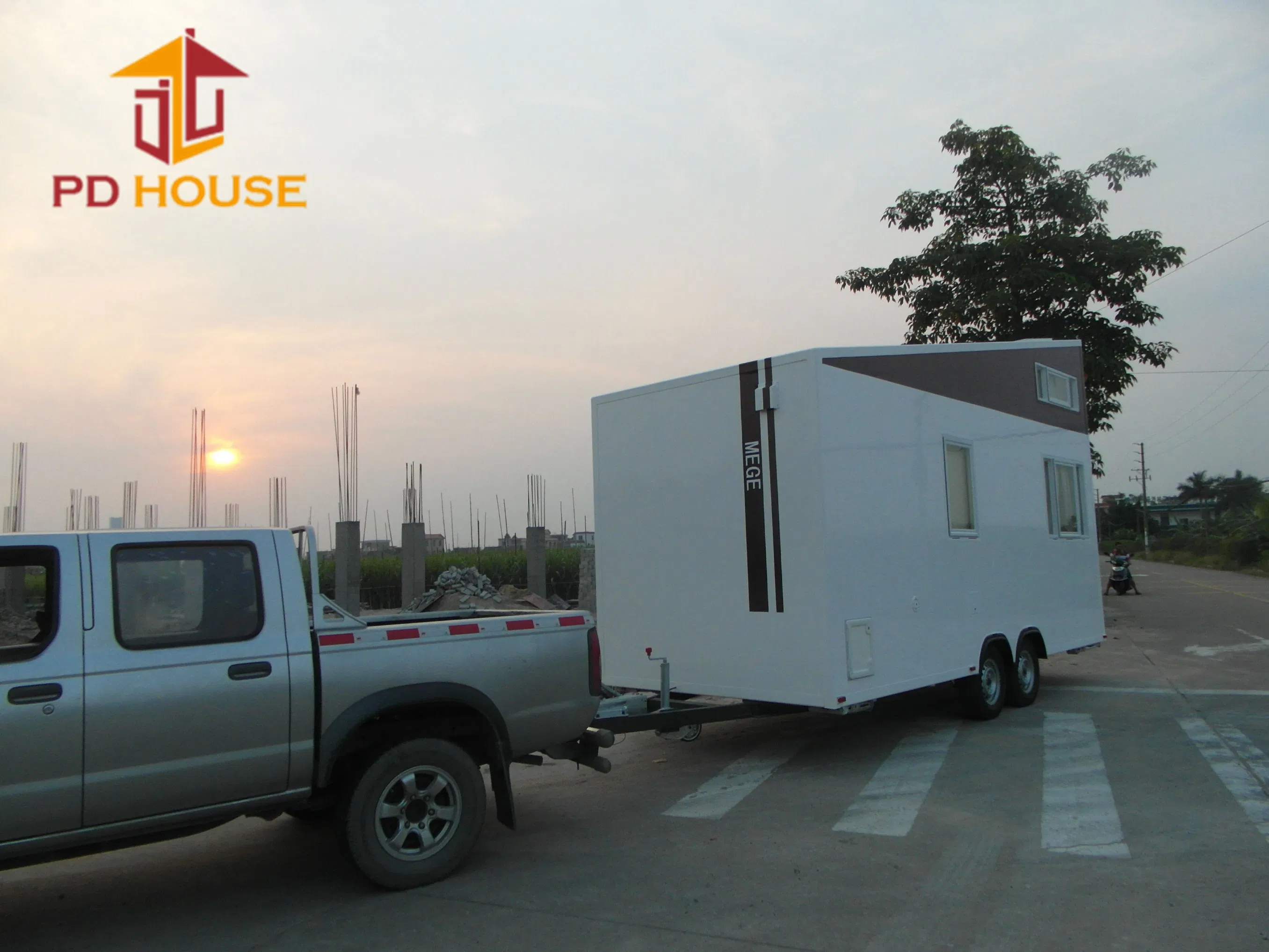 Outdoor Modern Mobile Truck Caravan Prefab Modular Living Container Tiny House Customized Portable Trailer Home Camping Cabin Motohome Hotel