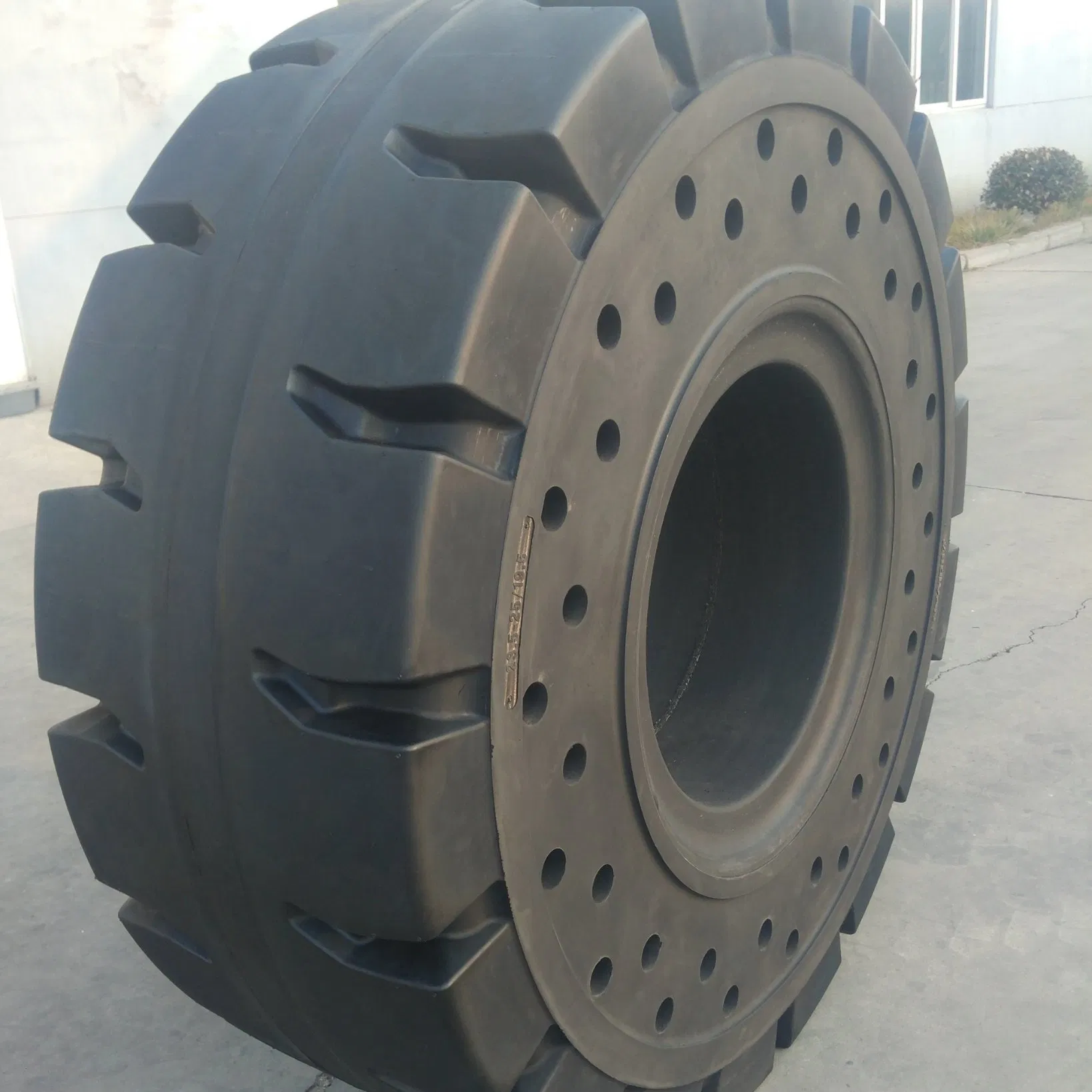 23.5-25 Industrial Solid OTR Tire for Forklift, Mining Truck and Wheel Loader