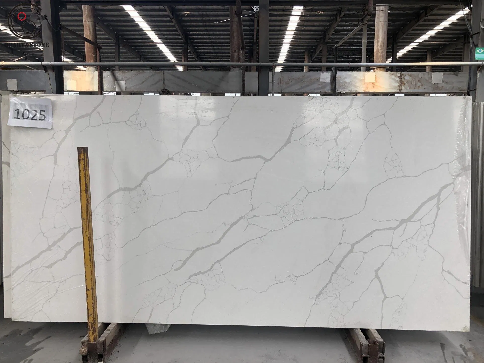 White Artificial Quartz Stone Slab with Beautiful and Clear Veins