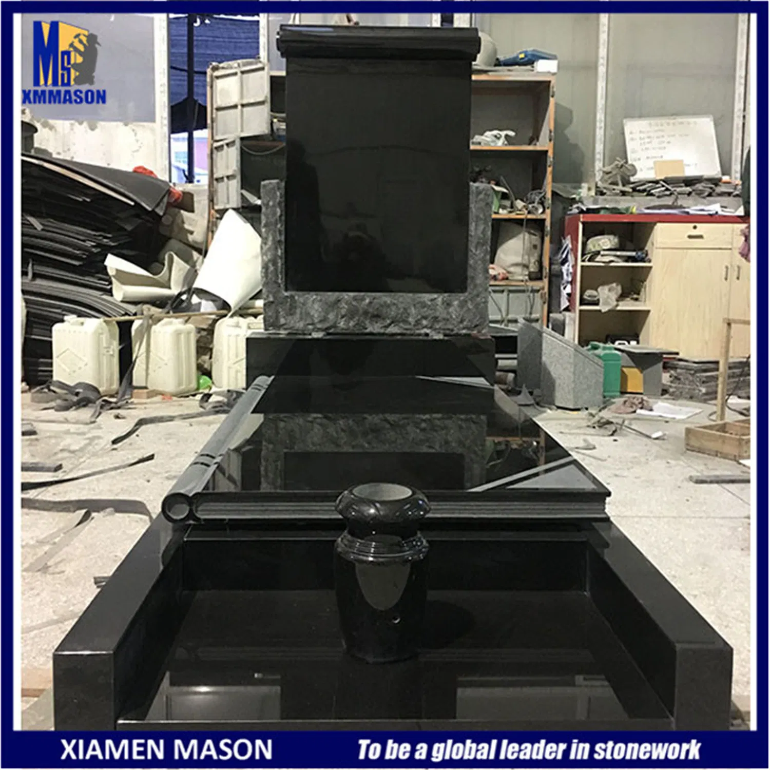 Western Style Black Granite Tombstone with Pillar Sculptures