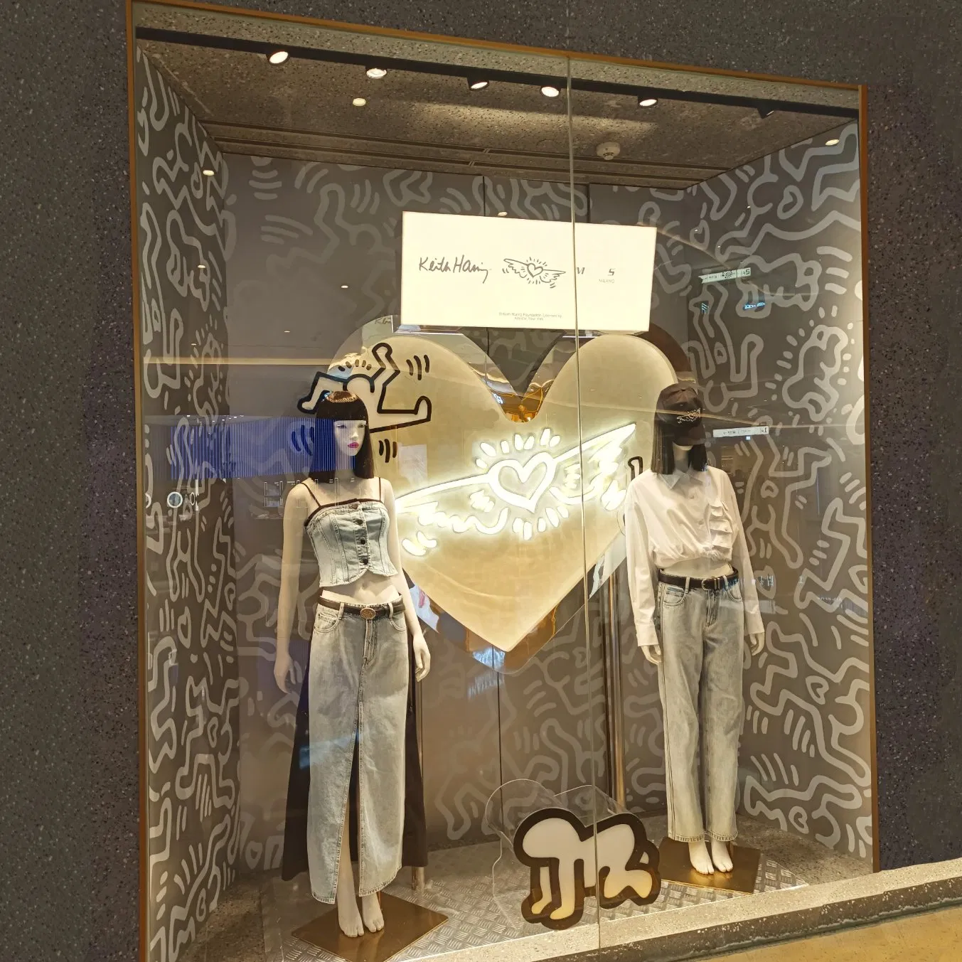 Customized Love Wings Chandelier Decoration Wedding Decoration Props Closed Window Display Props