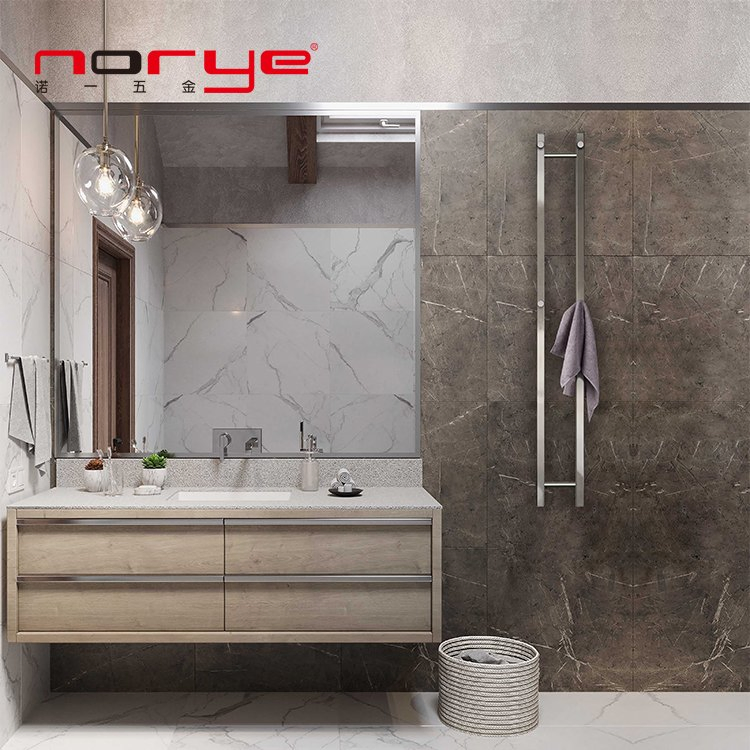 Вертикальный полотенцесушитель с подогревом для ванной