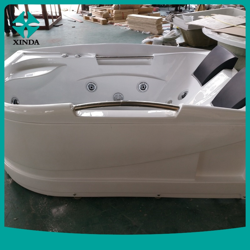 Угловая акриловая ванна с гидромассажем