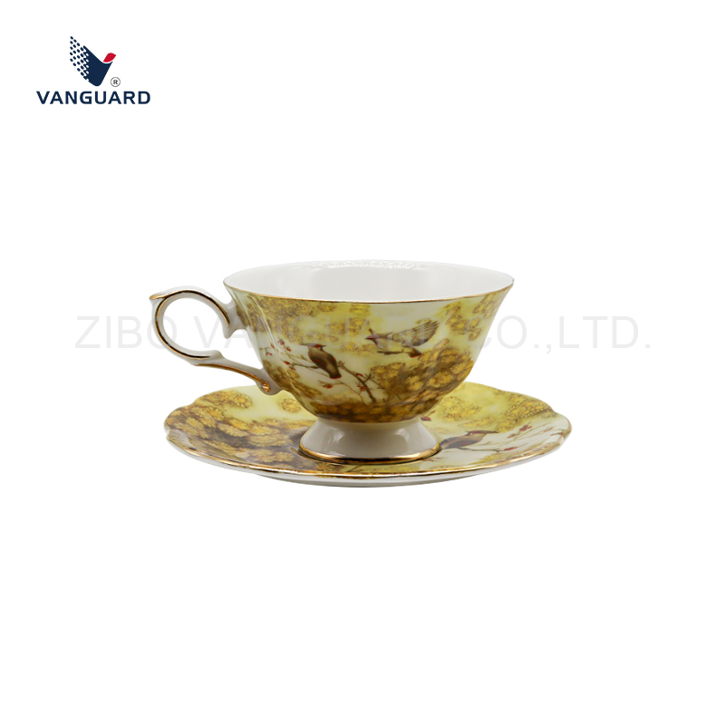 Фарфоровый набор для чая и кофе с блюдцем