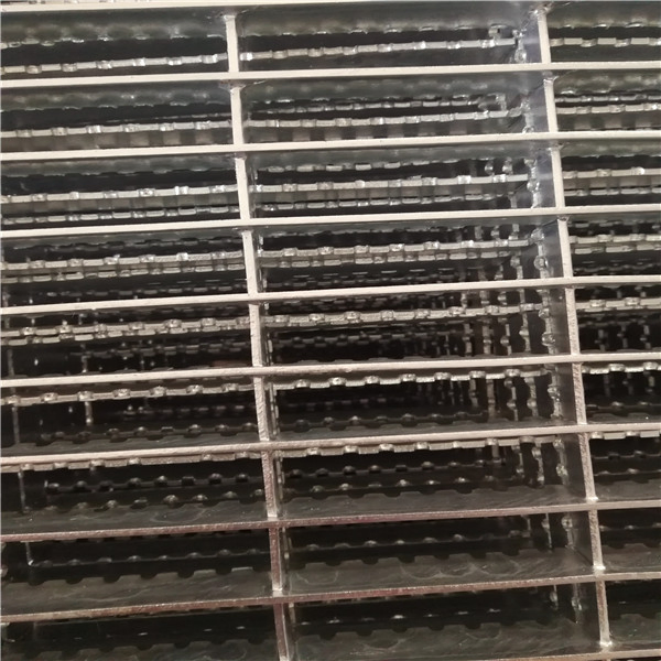 Heavy Duty Galvanized Expanded Metal Steel Grating