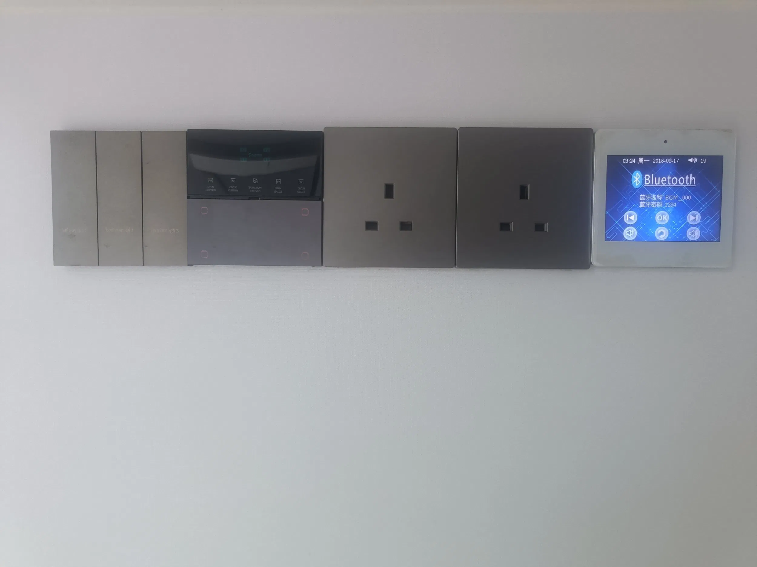 OEM Custom Double Storey Prefab Prefabricated Outdoor Smart House Pod Cabin Capsule with Complete Facilities