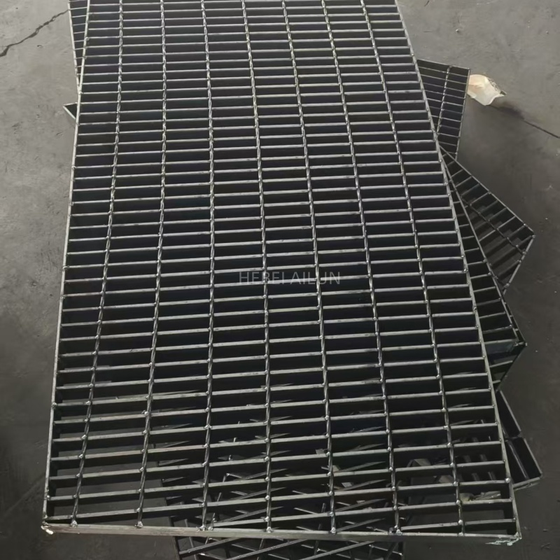 Hot DIP Galvanized Steel Grating for Industrial Platform, Heavy Duty Serrated Bar Grating Fence for Trench Cover