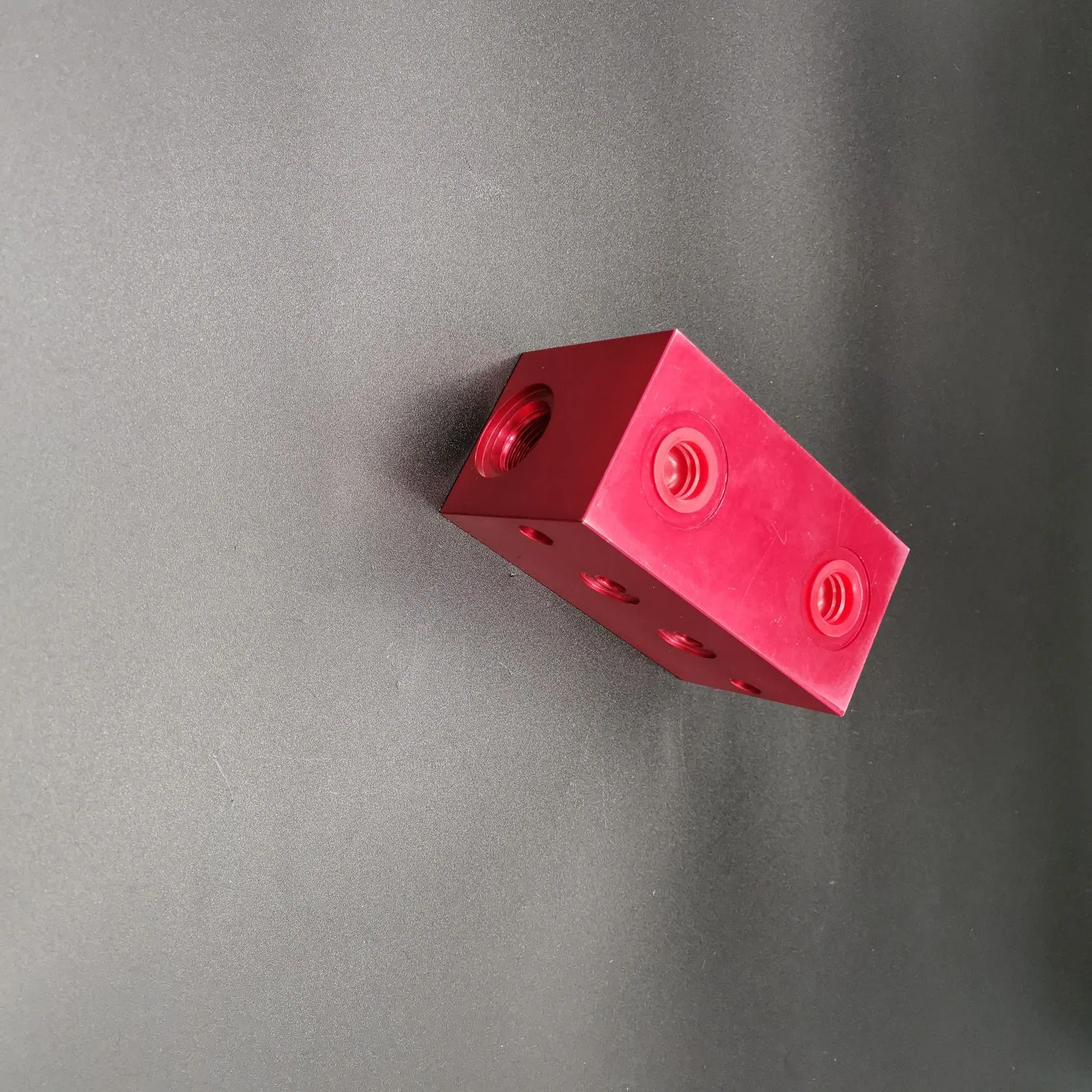 Распределительная плита с ЧПУ обработкой Red Oxidation