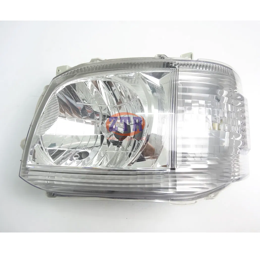 Фара головного света Toyota Hiace 2005 (81170-26800)