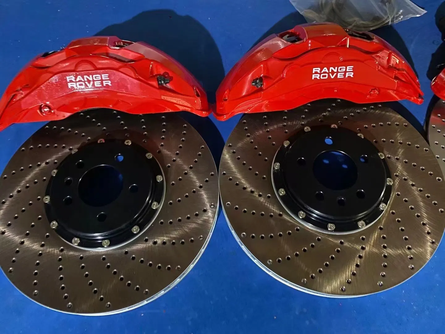 Комплект тормозных дисков и суппортов Range Rover Velar