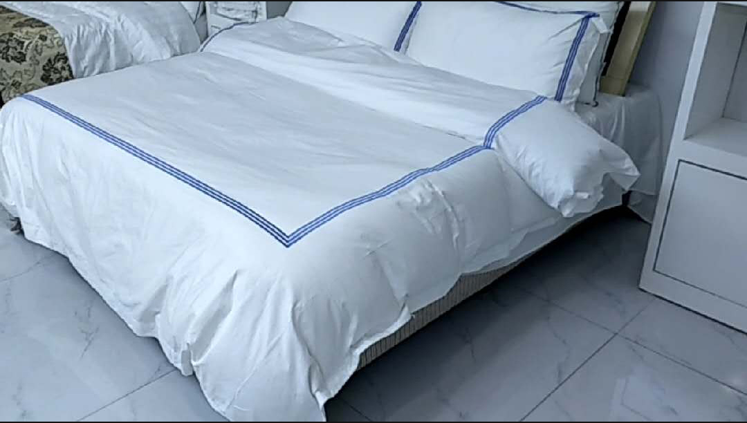 Simple White 60s Embroidered Bedding Duvet Cover Set King Size