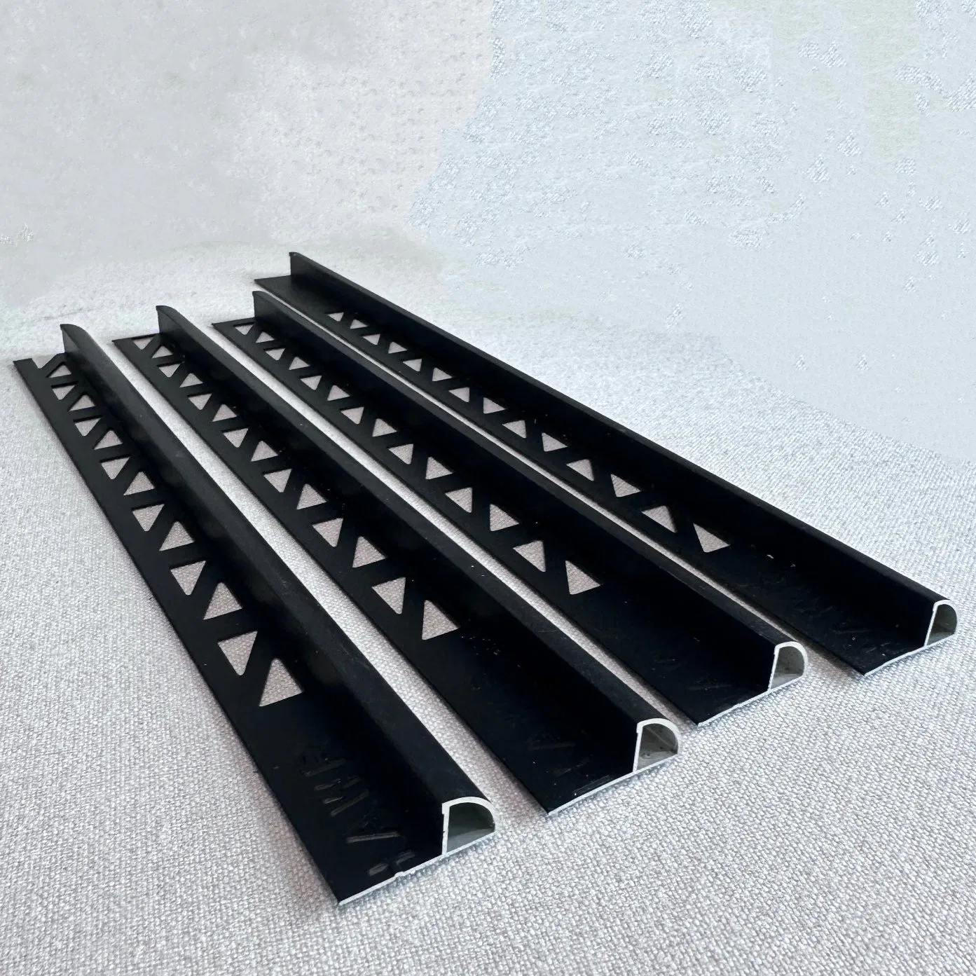 Durable Aluminium Corner Strip for Structural and Decorative Applications