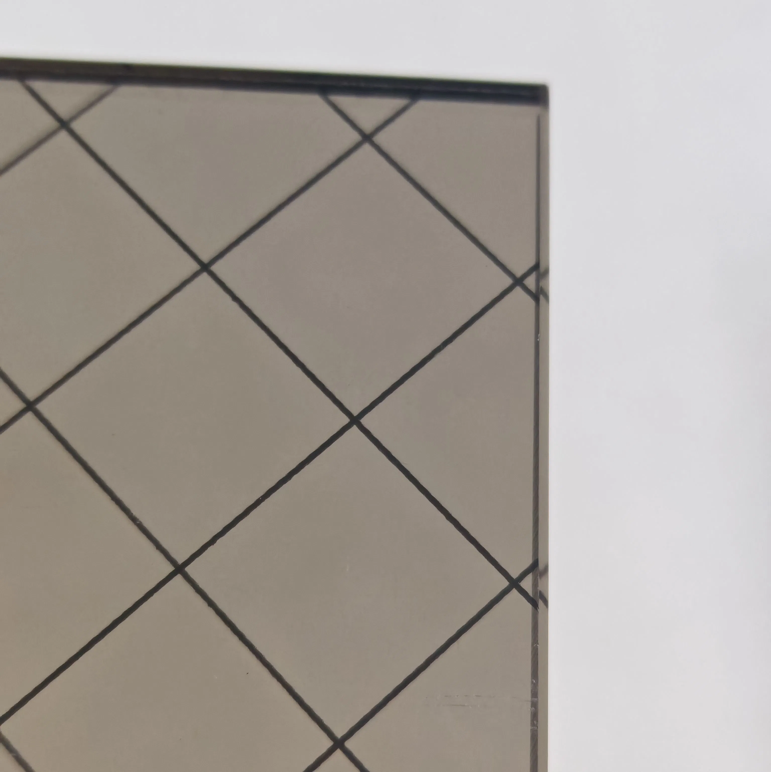 Decorative Artistic Glass Solutions with Stylish Laminated Finishes