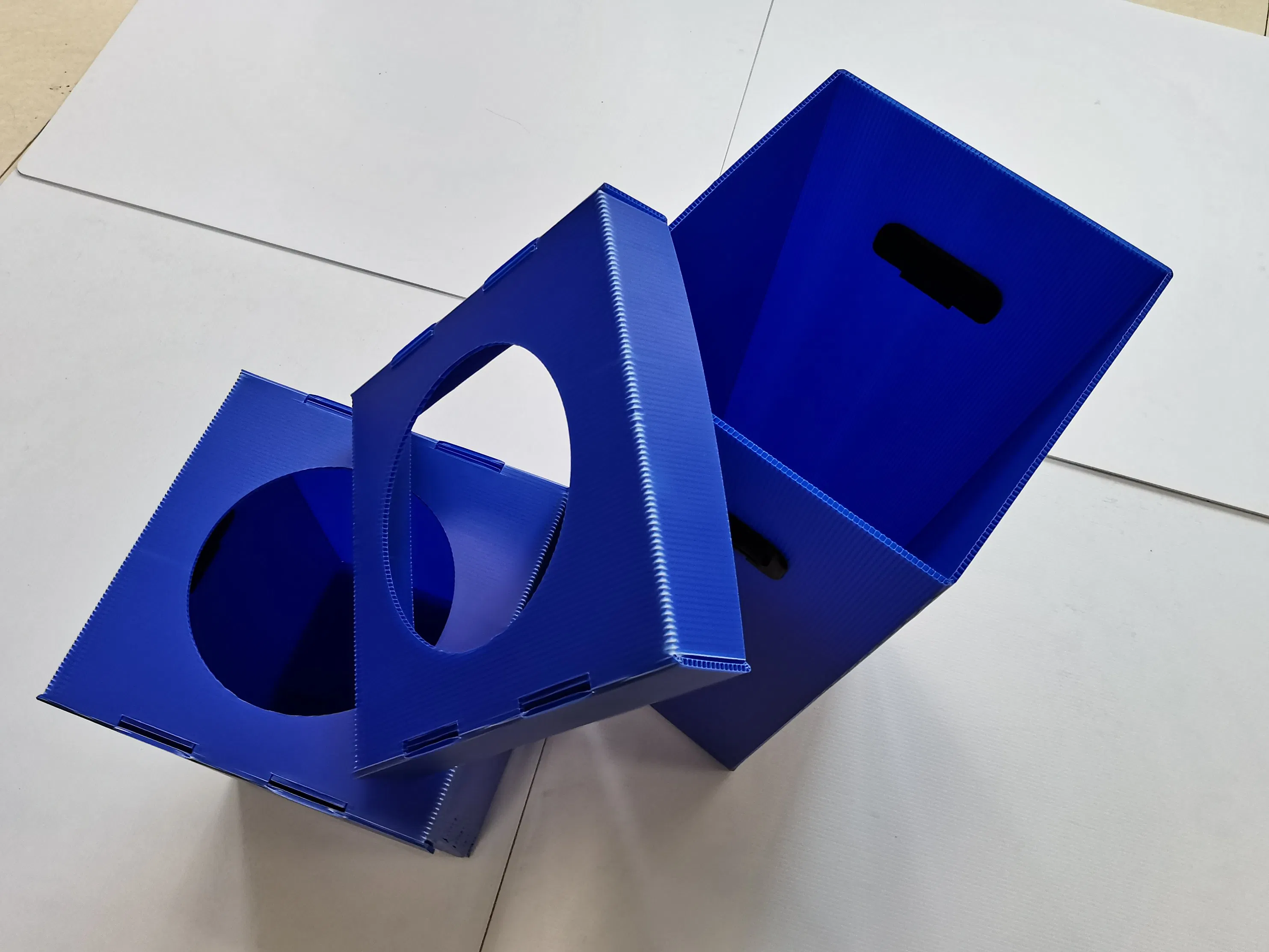 Легкие контейнеры для вторсырья из гофропластика