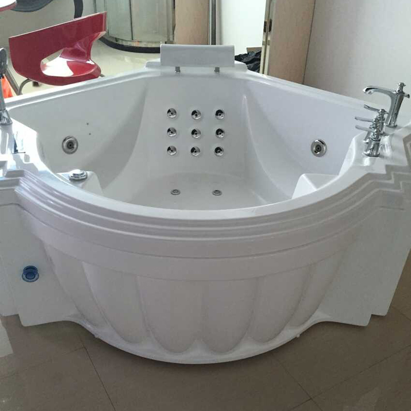 Угловая гидромассажная ванна с водопадом и цифровым управлением