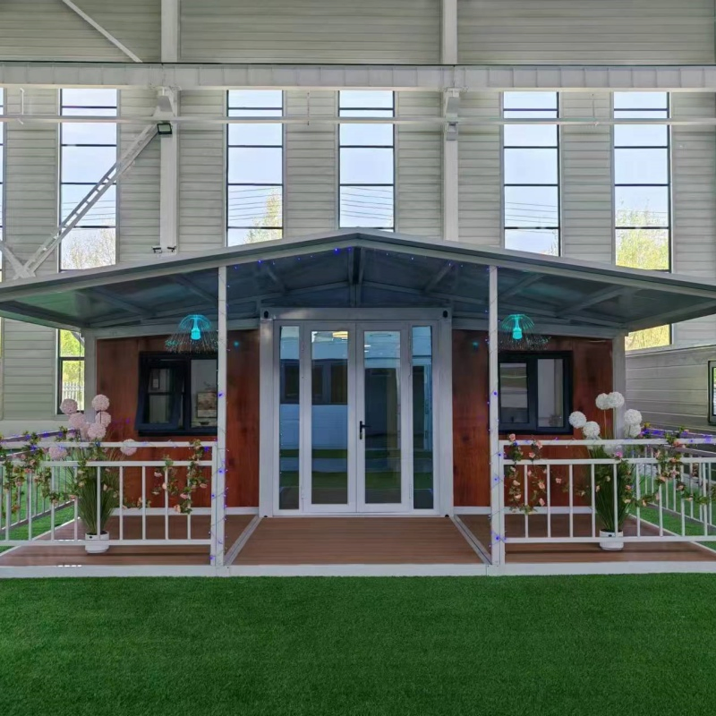 Small Mobile Wooden Modular Prefabricated Welding Standard Storage Container House Prefabricated Expansion Container House Mini Convenient Small House with Bedr