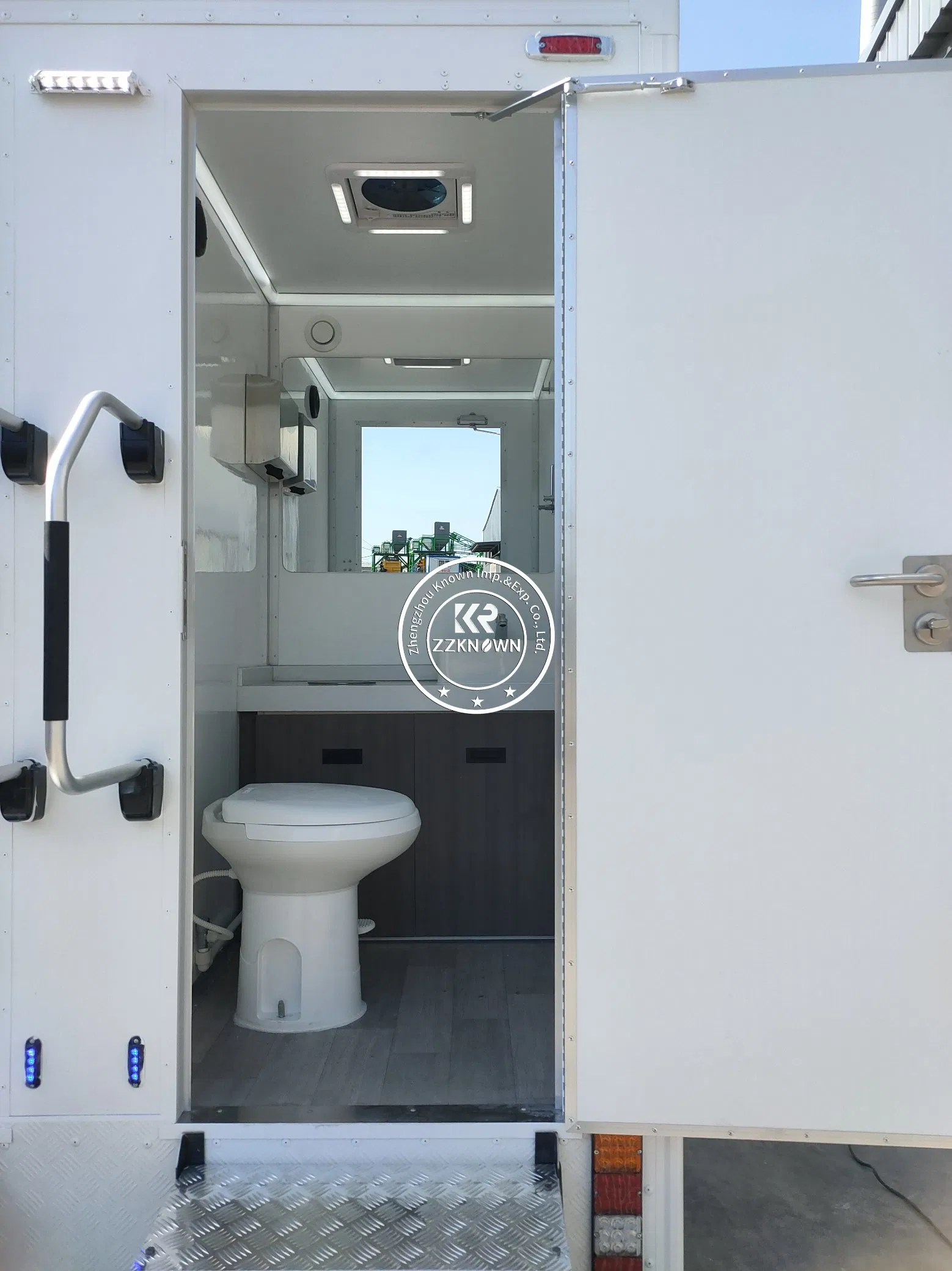 2025 Commercial Mobile Barbershop Trailer Salon Van Trailer Mobile Hair Salon Truck Temporary Mobile Toilet Restroom
