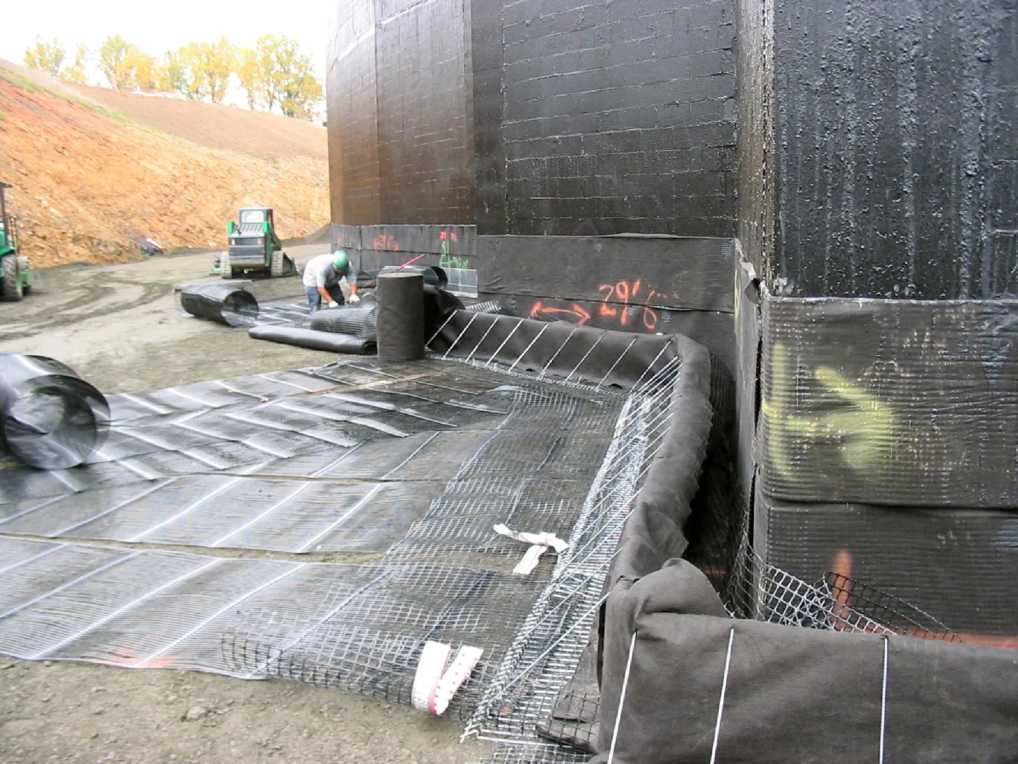 Customized Black 80kn 100kn Asphalt Road Glass Bidirectional Fiber Geogrid for High-Quality Slope Protection Roadbed Reinforcement