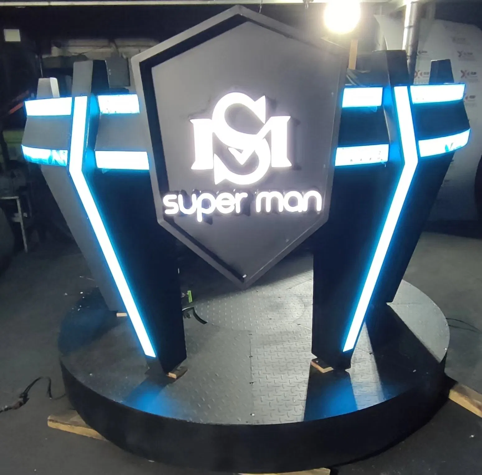 Rigeba Customized Revolving Lifting LED DJ Stage for Night Club