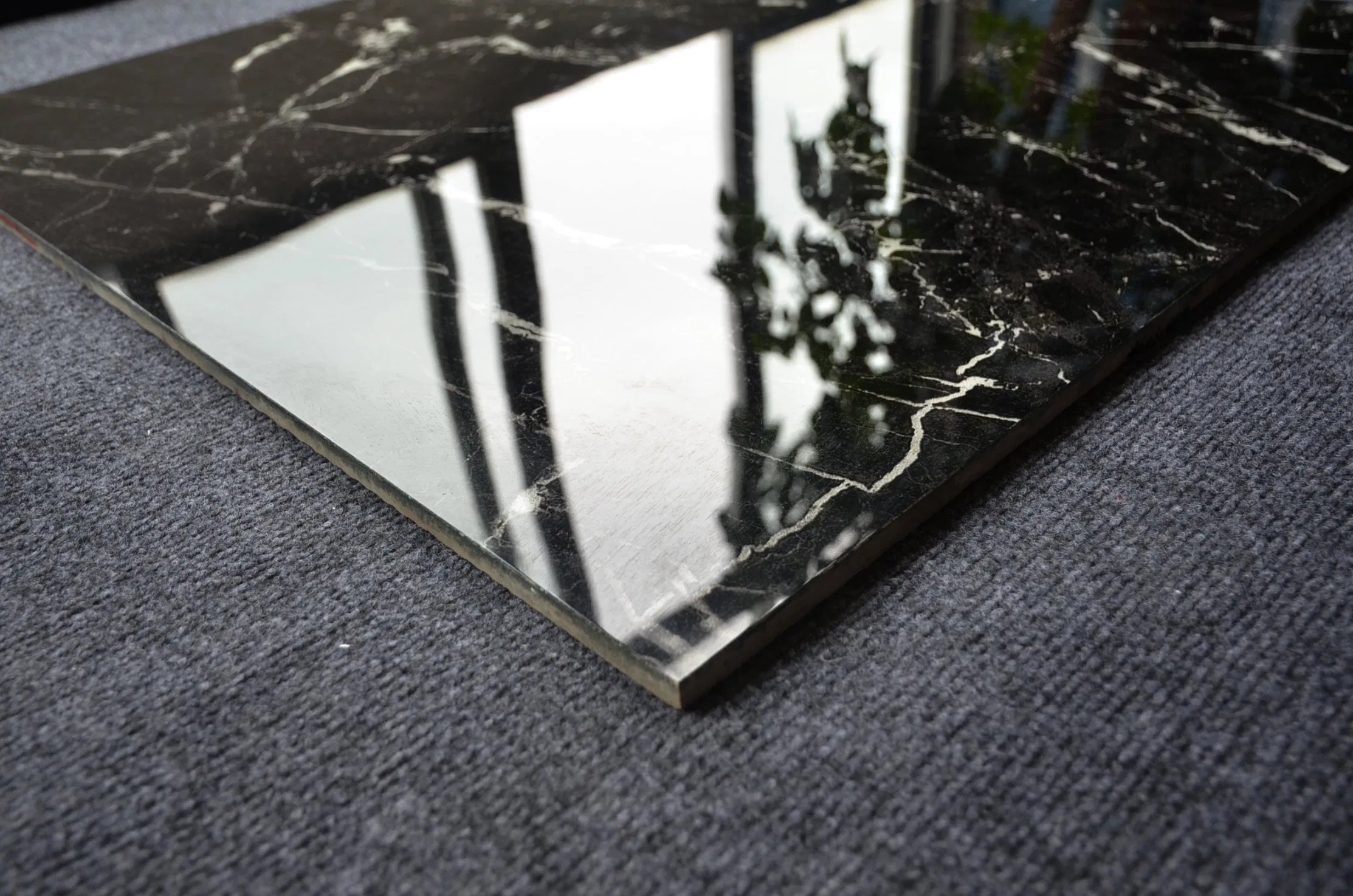 Керамогранитная плитка 600x600 мм черно-белая квадратная