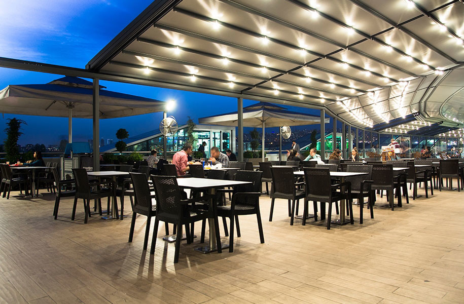 Outdoor Sun Shade Retractable Roof Awning Rainproof