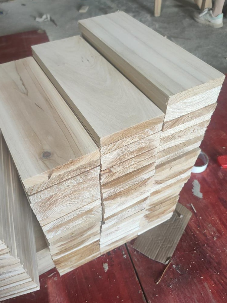 OEM Board Wholesale Factory Direct Sales Cheap Prices Cedar Fir Wood Timber