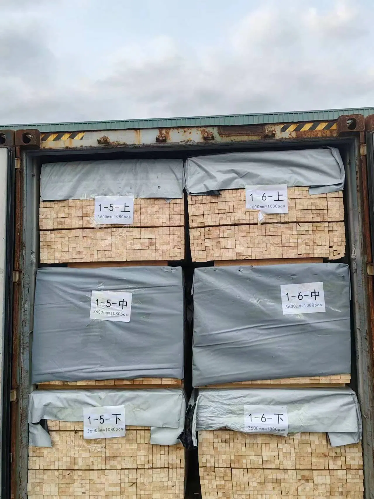 Construction Use 28X28X3600mm Pine Timber Russia Spruce Sawn Timber