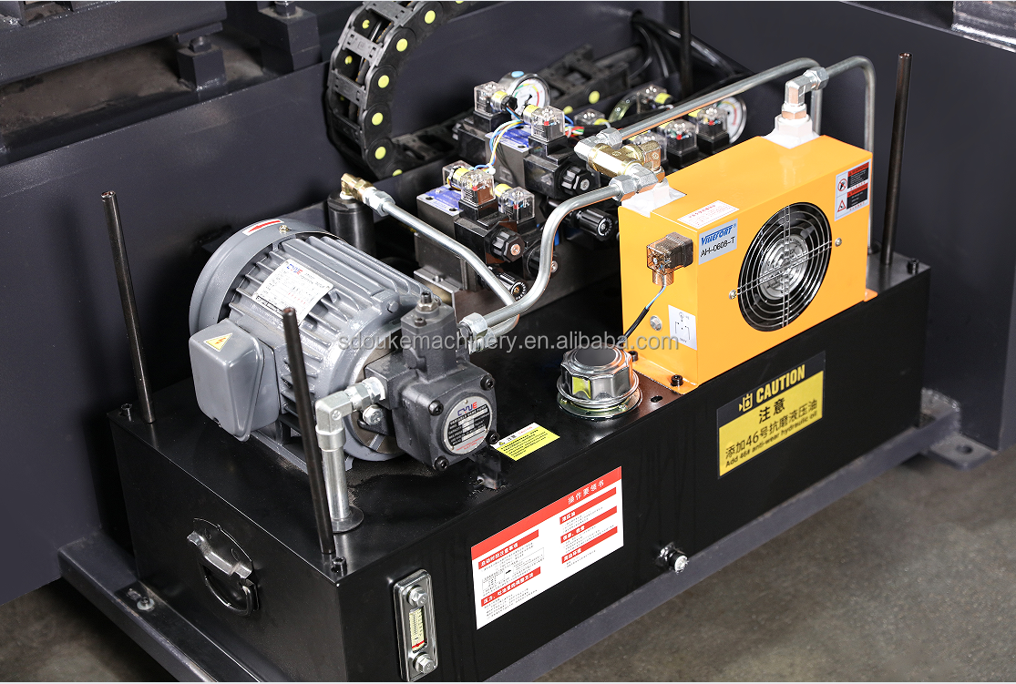 Ленточная пила по дереву вертикальная для фигурной резки