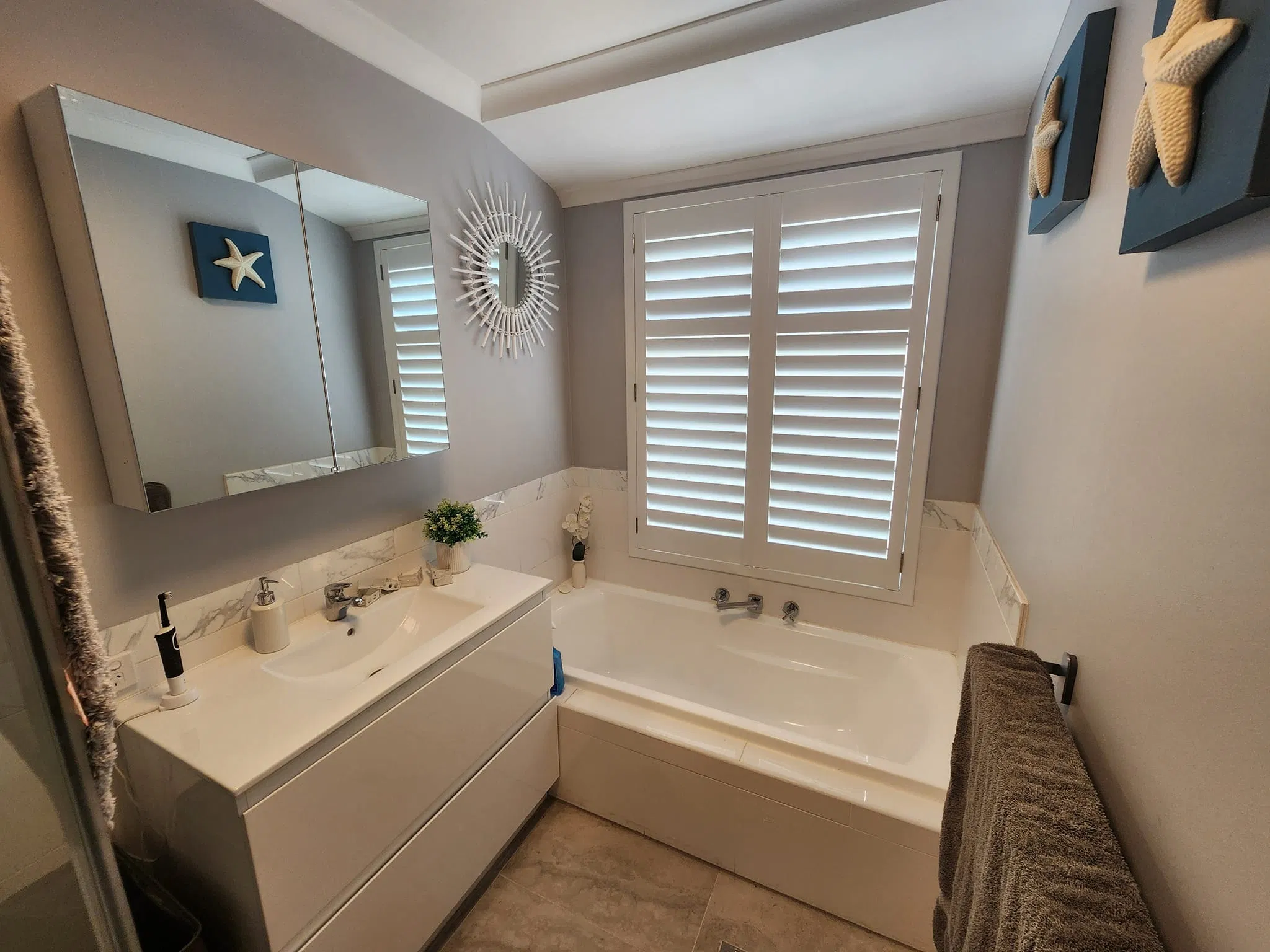 Custom Size Poly Plantation Shutters PVC Window Shutter High Quality Shutters