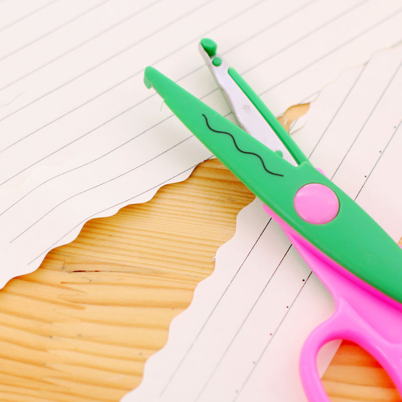 Zhixin Manufacturer Wholesale DIY Safety Craft Scissors for Kids Decorative Edge Wave Edge Cutting Zigzag Scissors Paper Cutting Scissors