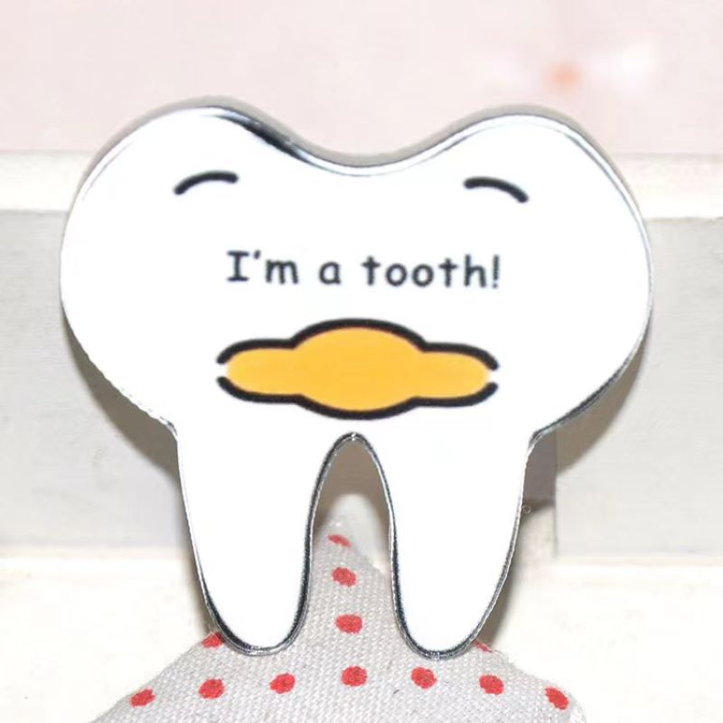 Hot Sale Tooth Shape Cartoon Dentist Teeth Badge with Pin Dental Gift
