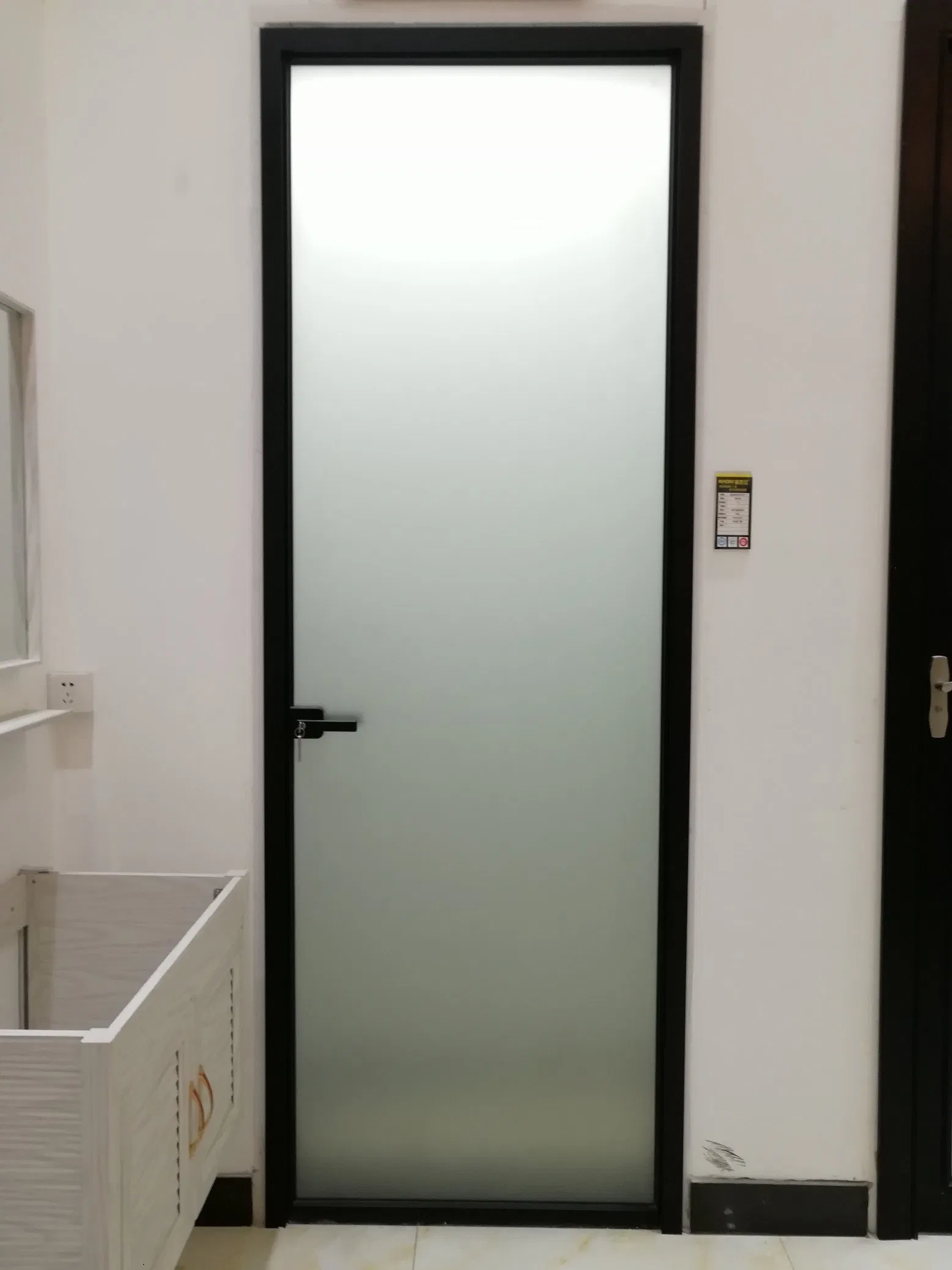 Latest Design Narrow Frame Aluminum Swing Door with Double Tempered Glass