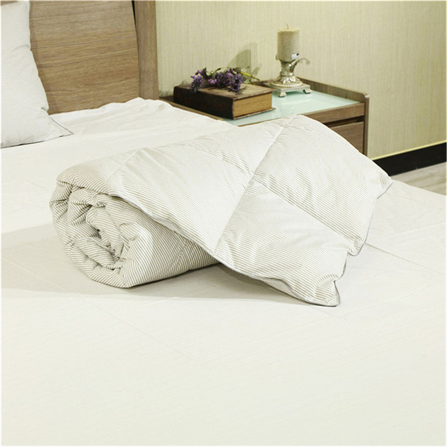 Hot Selling Simple Stripe Print Style Soft Handle Down Quilt Duvet