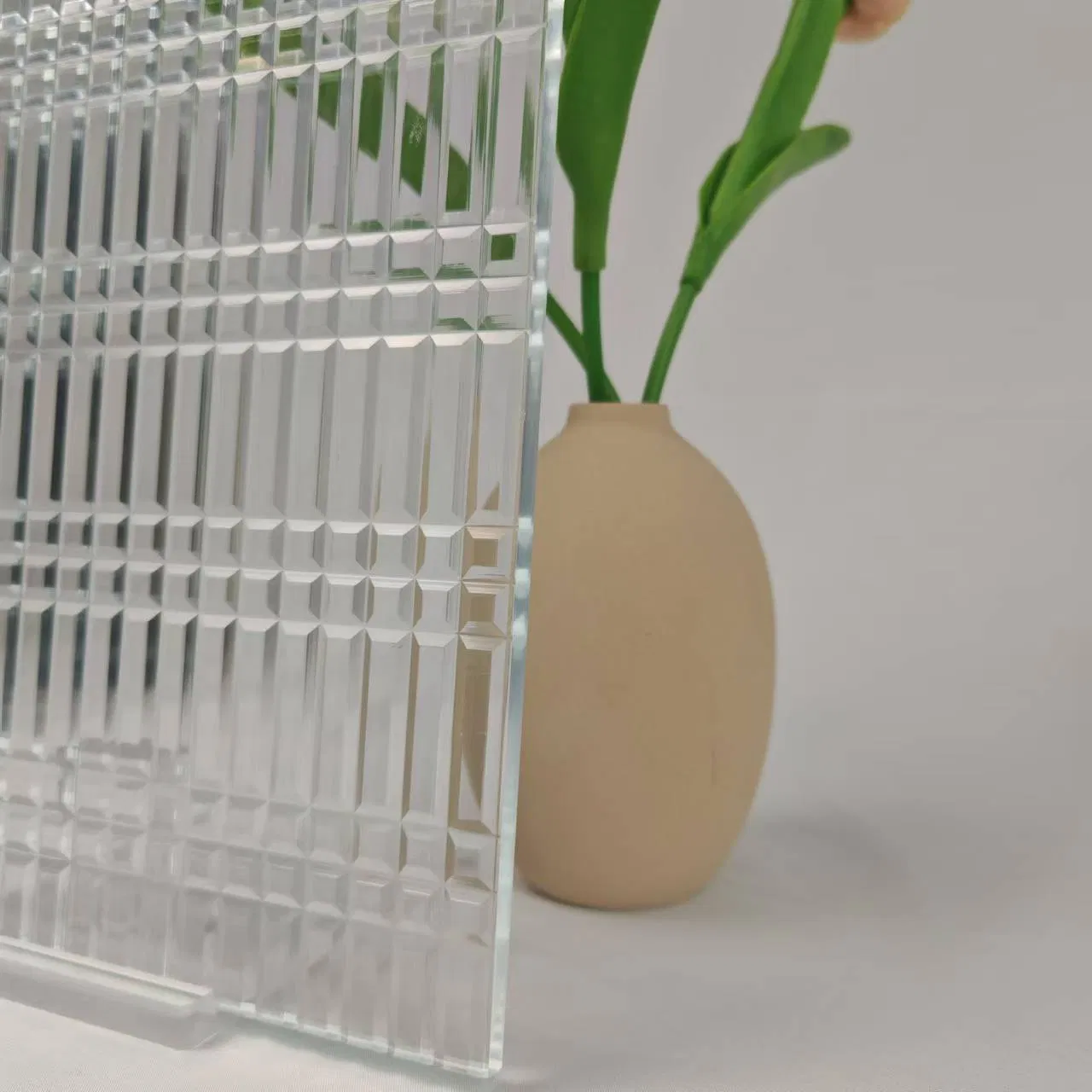 Elegant Engraved Glass Tumblers for Home and Party Use