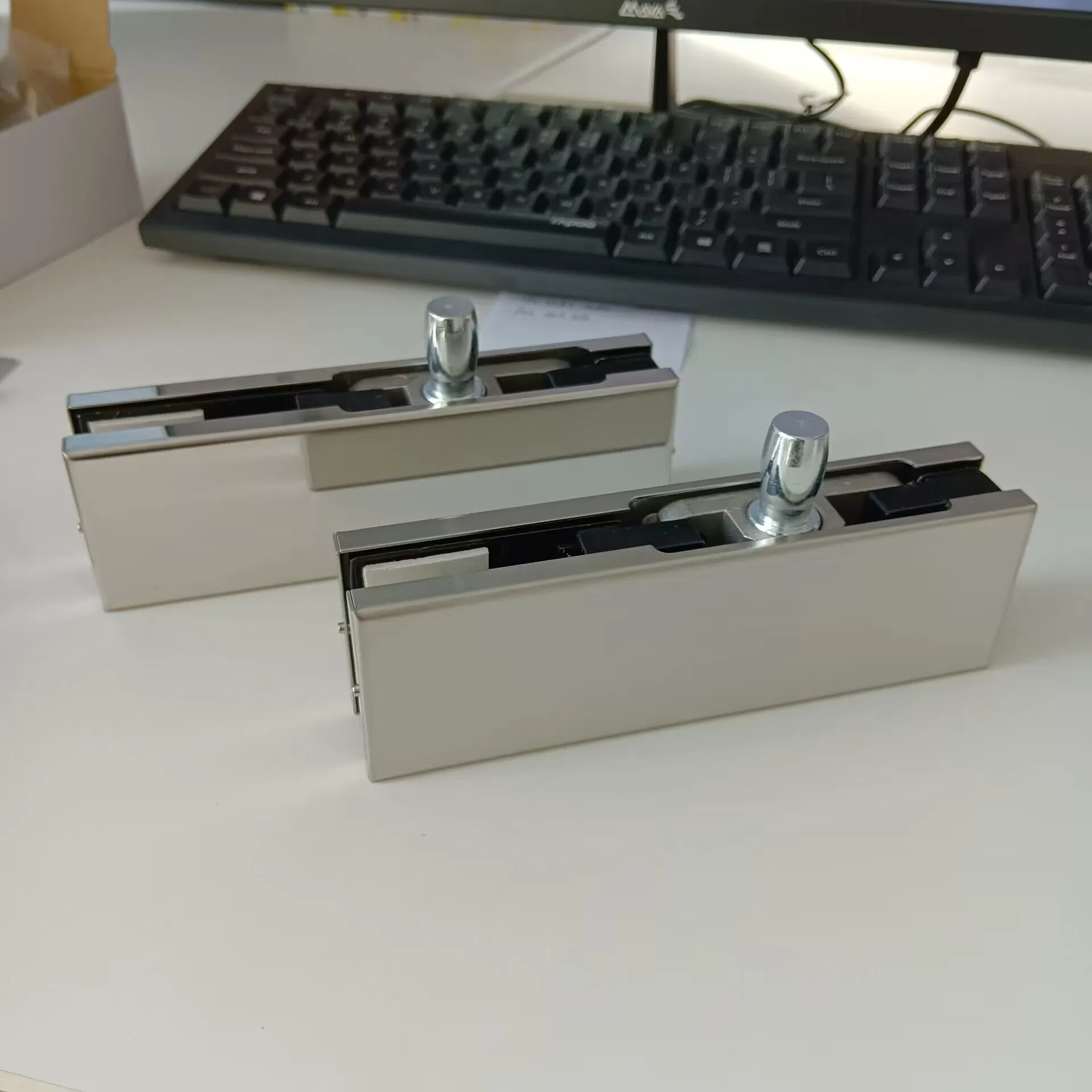 Stainless Steel Bathroow Shower Sliding Glass Folding Door Fittings Glass 10mmtop Patch with Pin Bottom Patch Fitting